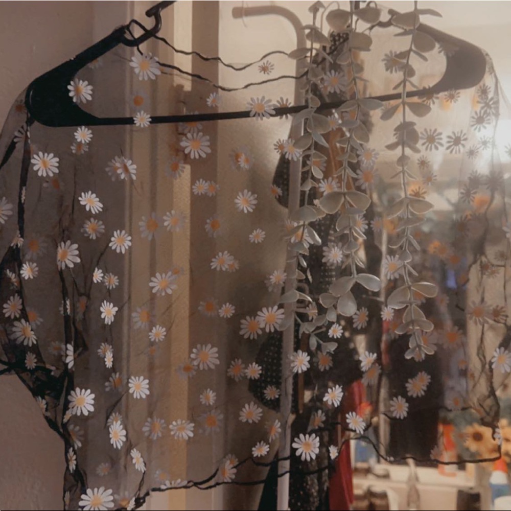 Black Daisy crop top mesh